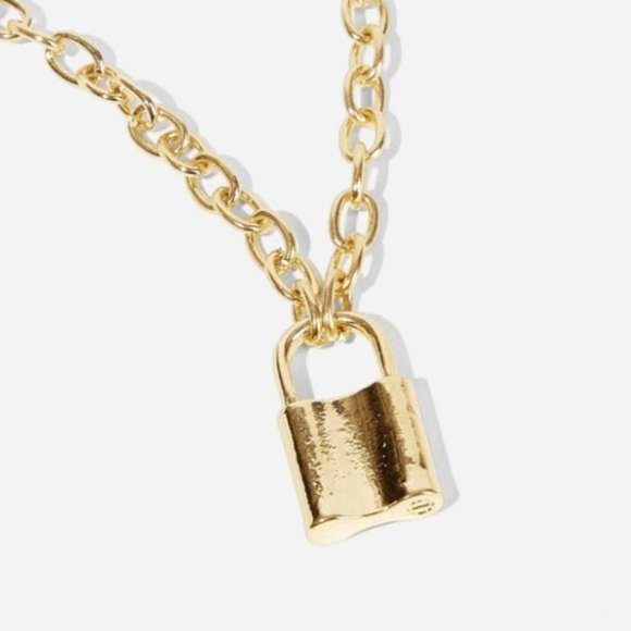 🤩4/$15🥳 Gold Color Lock Charm necklace - Picture 3 of 7